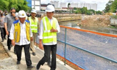 Presiden Jokowi Mengunjungi Proyek Sodetan Kali Ciliwung [tribunnews]