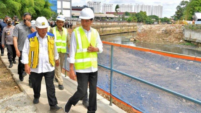 Presiden Jokowi Mengunjungi Proyek Sodetan Kali Ciliwung [tribunnews]