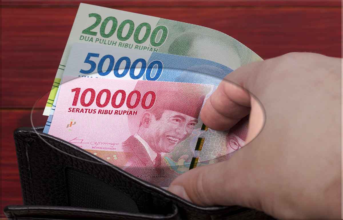 Gambar uang rupiah pecahan seratus ribu