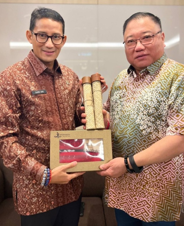 Menteri Pariwisata dan Ekonomi Kreatif (Menparekraf) Sandiaga Uno menemui Menteri Pariwisata dan Kebudayaan Malaysia, Dato Sri Tiong King Sing [twitter @sandiuno]