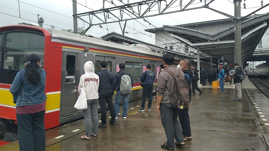 Penumpang KRL: