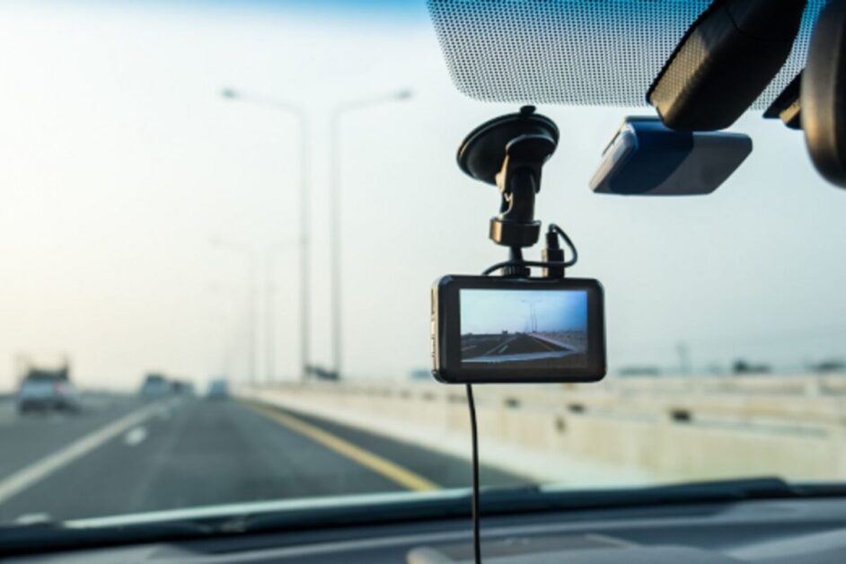 Ilustrasi dashboard camera atau dashcam [voi]