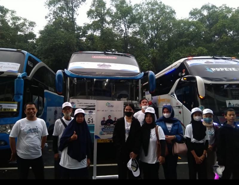Pelepasan bus mudik gratis BUMN dari ASDP Fery Indonesia.