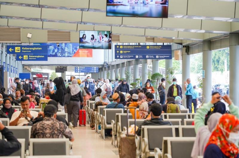 Suasana di Stasiun KA