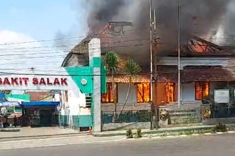 Rumah Sakit Salak di Bogor Terbakar [kompas]