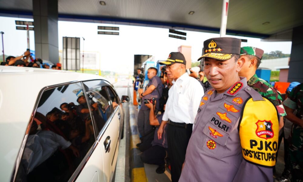 Kapolri saat tinjau arus mudik lebaran