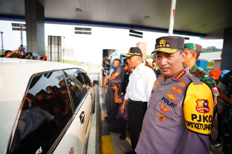 Kapolri saat tinjau arus mudik lebaran