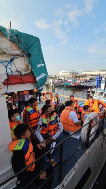 Suasana di Dermaga Kali Adem Pelabuhan Muara Angke