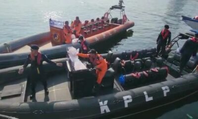Personel KPLP berpatroli di Perairan Teluk Jakarta