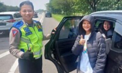 Satuan Lalu Lintas (Satlantas) Polres Majalengka membantu pemudik yang terpisah atau tertinggal dari keluarganya saat berhenti di rest area KM 164 Kabupaten Majalengka pada Kamis (27/4/2023)