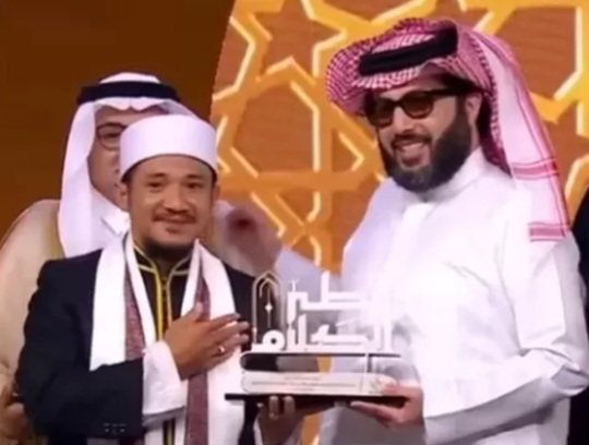 Ustaz Dhiahuddin berhasil menyabet gelar juara II lomba Azan Internasional Otr Alkalam 2023 [esnbanten]