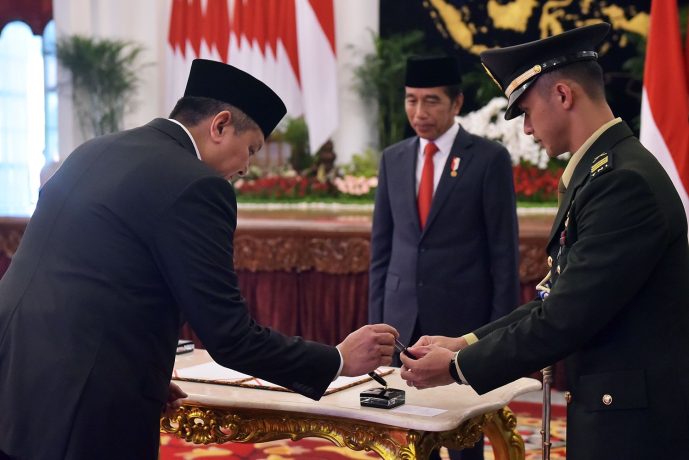 Presiden Jokowi lantik Kepala BNPT Komjen Rycko Amelza [setkab]