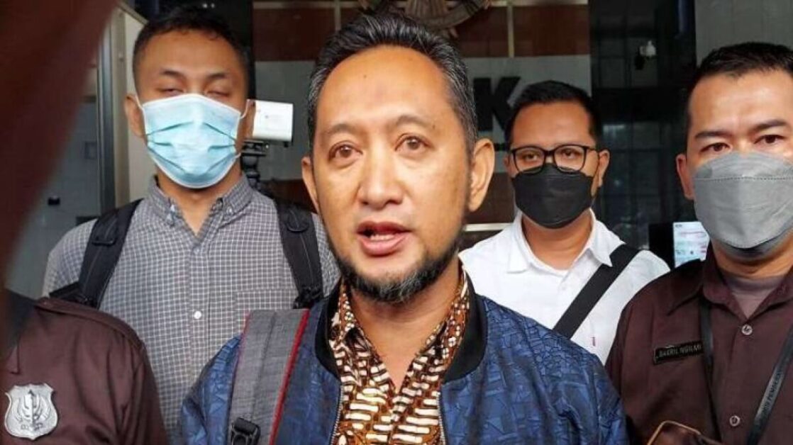 Komisi Pemberantasan Korupsi atau KPK telah menetapkan Kepala Bea Cukai Makassar Andhi Pramono (AP) menjadi tersangka terkait kasus gratifikasi [viva]
