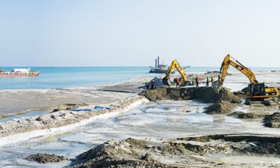 Ilustrasi aktivitas pengerukan pasir laut [greeners]