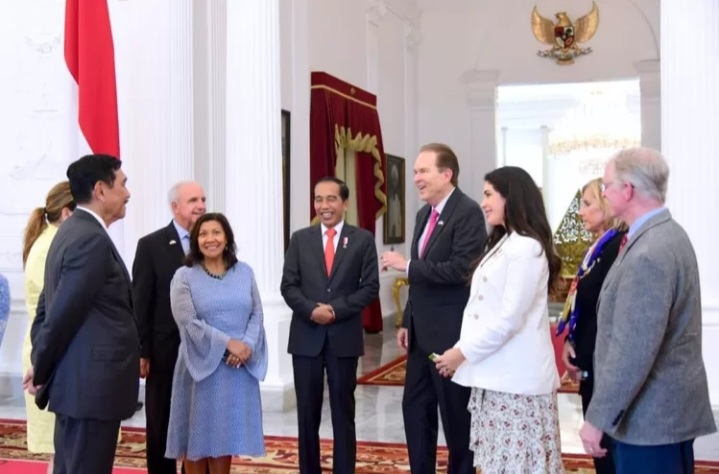 Presiden Jokowi menerima kunjungan 8 anggota kongres Amerika Serikat, Rabu (03/05/2023), di Istana Merdeka, Jakarta. [setkab]