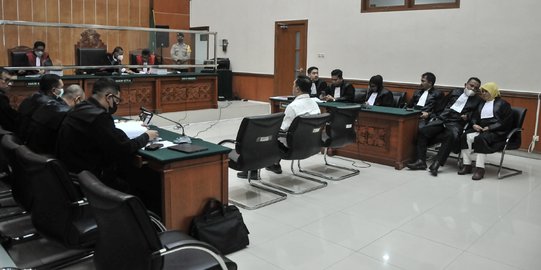 Sidang anak buah Teddy Minahasa di kasus peredaran sabu [merdeka]