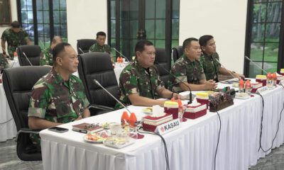 Panglima TNI bersama Kasau Kasad dan Kasal