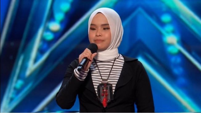 Putri Ariani berhasil memperoleh golden buzzer dari Simon Cowell di ajang America's Got Talent [suara]