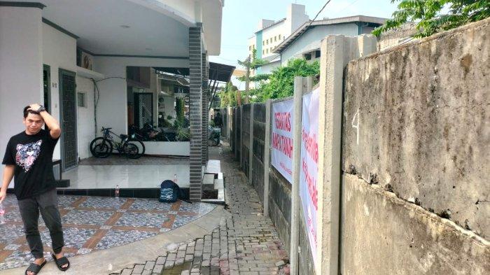 Akses 10 rumah warga Green Village Bekasi ditutup [tribunnews]