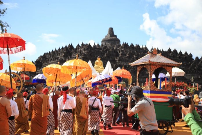 Ilustrasi pawai peringatan waisak 2023 di Candi Borobudur [integritasnews]