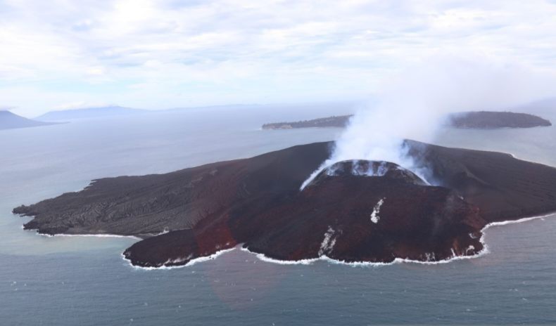 Gunung Anak Krakatau kembali erupsi [antara]