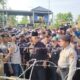 Massa dari Ponpes Al Zaytun ketika menunggu pendemo datang, Kamis (15/6/2023) [tribunnews]