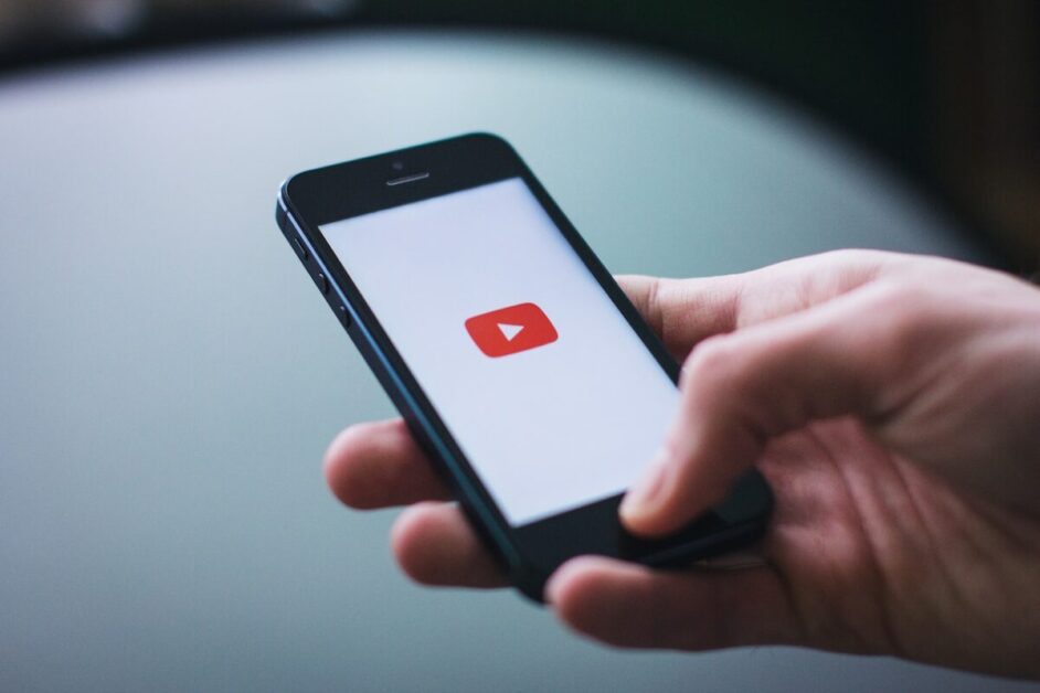 Ilustrasi cara agar youtube tidak mati saat keluar. Sumber foto: Pexels