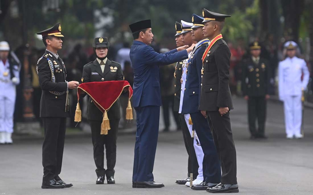 Presiden Jokowi hari ini melantik ratusan perwira TNI-Polri yang berasal dari lulusan Akademi Militer (akmil) dan Akademi Kepolisian (Akpol) angkatan 2023 [okezone]