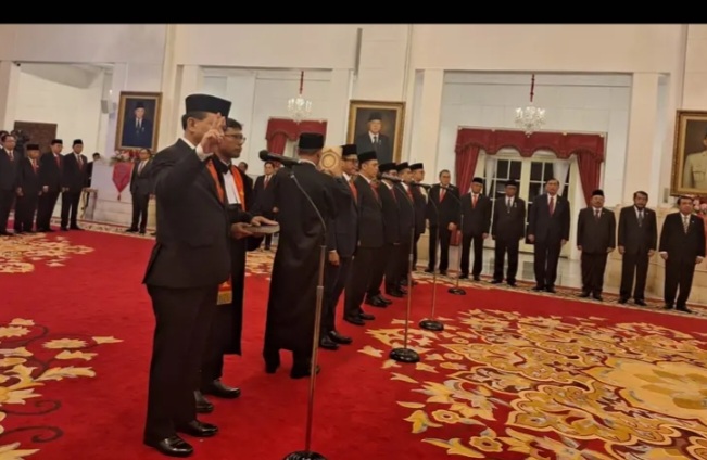 Presiden Joko Widodo atau Jokowi melakukan reshuffle atau perombakan kabinet, Senin (17/7/2023) [liputan6]