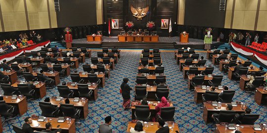 Rapat paripurna DKI Jakarta [klimg]