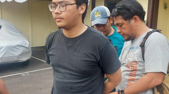 Mahasiswa Universitas Indonesia (UI) dengan inisial AAB (23) diduga telah melakukan pembunuhan terhadap adik tingkatnya berinisial MNZ (19) [tribunnews]