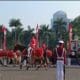 Duplikat Bendera Pusaka Sang Saka Merah Putih dan Teks Proklamasi di bawa memakai kereta kencana Ki Jaga Rasa saat kirab budaya di upacara HUT RI ke-78 [ayobandung]