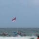 HUT RI ke-78,  Satlinmas Rescue Istimewa mengadakan upacara bendera di tengah laut Pantai Baron, Kemadang, Tanjungsari, Gunungkidul, DI Yogyakarta pada hari Kamis 17 Agustus 2023 [detik]