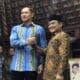 Ketua Umum Partai Demokrat Agus Harimurti Yudhoyono (AHY) bersalaman dengan Ketua Umum PKB Muhaimin Iskandar saat berada di kediaman Susilo Bambang Yudhoyono (SBY) di Puri Cikeas, Bogor, Jawa Barat, Rabu (3/5/2023) [kompas]