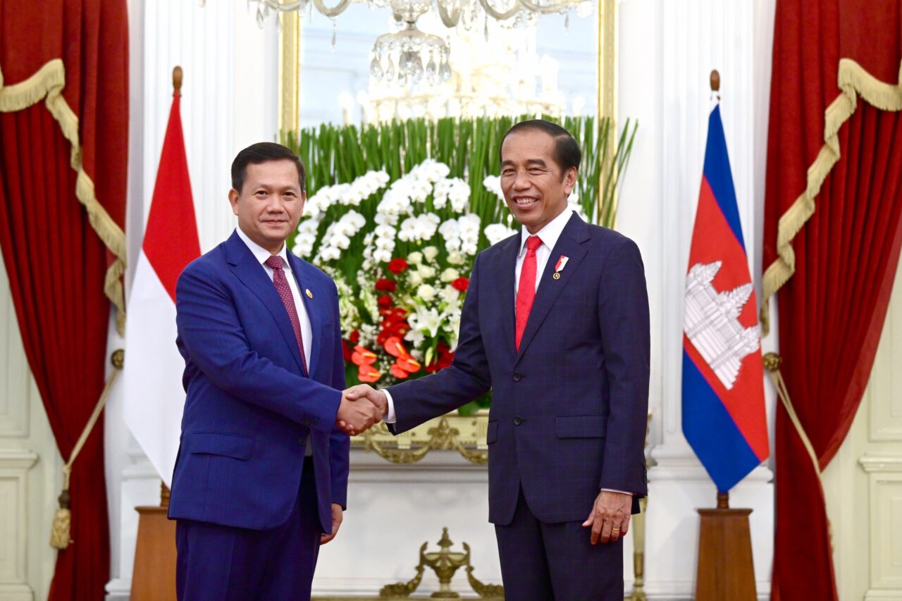 Presiden Joko Widodo mengadakan pertemuan bilateral bersama Perdana Menteri (PM) Kamboja yang bernama Hun Manet, di Istana Merdeka, Jakarta [fakta]