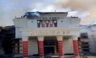 Kantor Bupati Pohuwato yang dibakar oleh pendemo [viva]