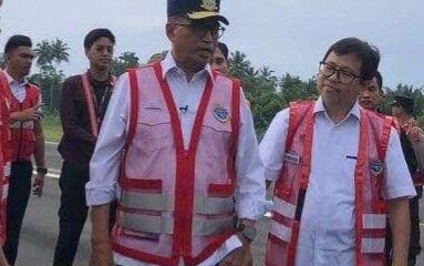 Menteri Perhubungan Budi Karya Sumadi (pakai topi) [rri]