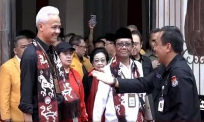 Ganjar Pranowo dan Mahfud MD resmi mendaftar sebagai capres-cawapres 2024 ke KPU [viva]