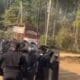 Aparat kepolisian menembakan gas air mata ke massa ketika demo ricuh yang terjadi di Seruyan Kalimantan Tengah [suara]