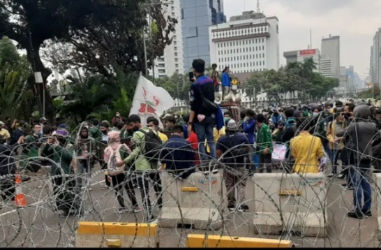 Mahasiswa lakukan aksi demo di kawasan Patung Kuda, Jakarta Pusat, Jumat (20/10/2023) [liputan6]