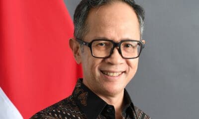 Ketua Dewan Komisioner Otoritas Jasa Keuangan (OJK) Mahendra Siregar [opsi]