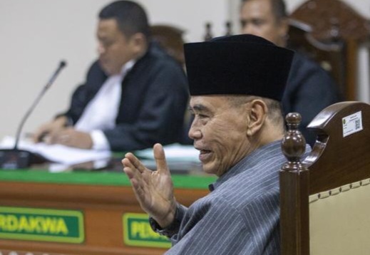 Pimpinan Pondok Pesantren Al Zaytun jalani pemeriksaan [tempo]