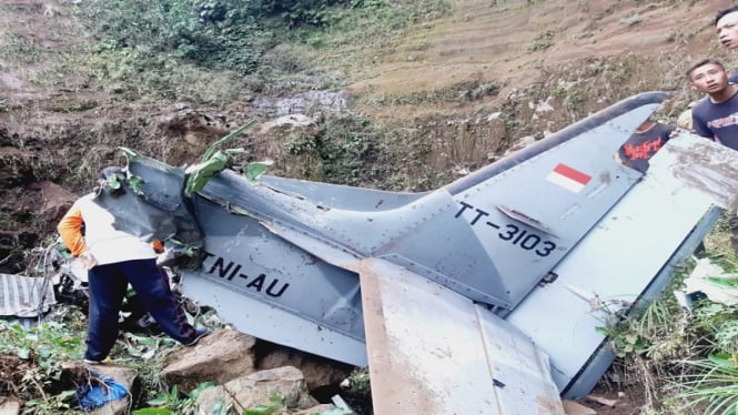 Pesawat TNI AU kecelakaan di Pasuruhan [viva]
