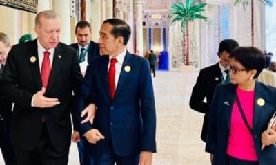 Di sela-sela KTT Luar Biasa organisasi Kerja Sama Islam (OKI), Joko Widodo mengadakan pertemuan bilateral bersama Presiden Turki Recep Tayyip Erdogan [jawapos]