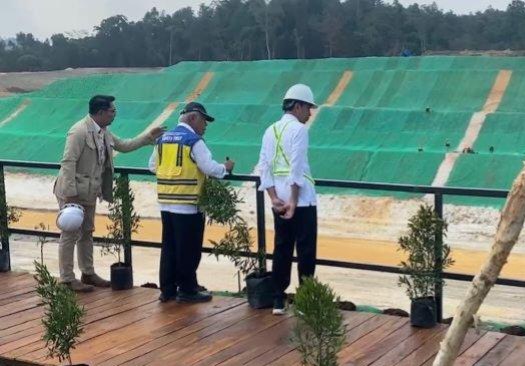 Jokowi undang khusus Ridwan Kamil untuk dampingi dirinya kunjungan kerja di IKN [tribunnews]