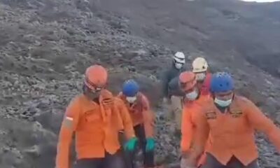 Tim SAR lakukan evakuasi korban Guning Marapi di Puncak Marapi [bnpb]
