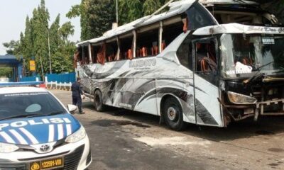 Bus PO Handoyo alami kecelakaan di Tol Cipali [tribunnews]