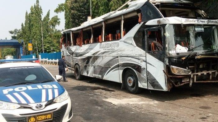 Bus PO Handoyo alami kecelakaan di Tol Cipali [tribunnews]