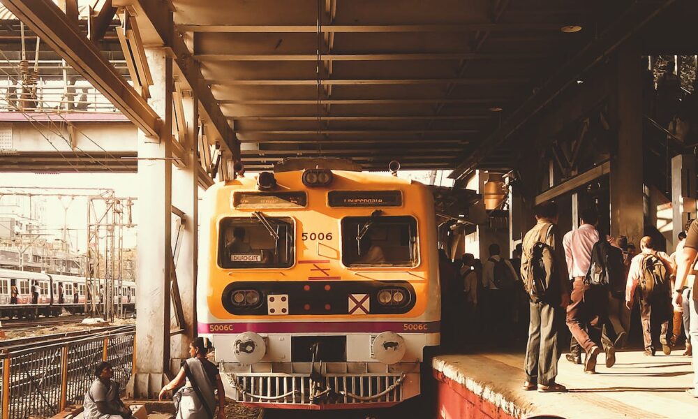 Ilustrasi kereta api Indonesia