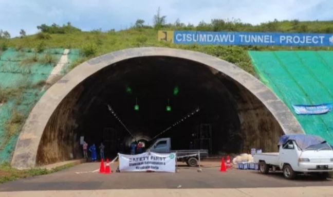 Terowongan Kembar Tol Cisumdawu [suara]